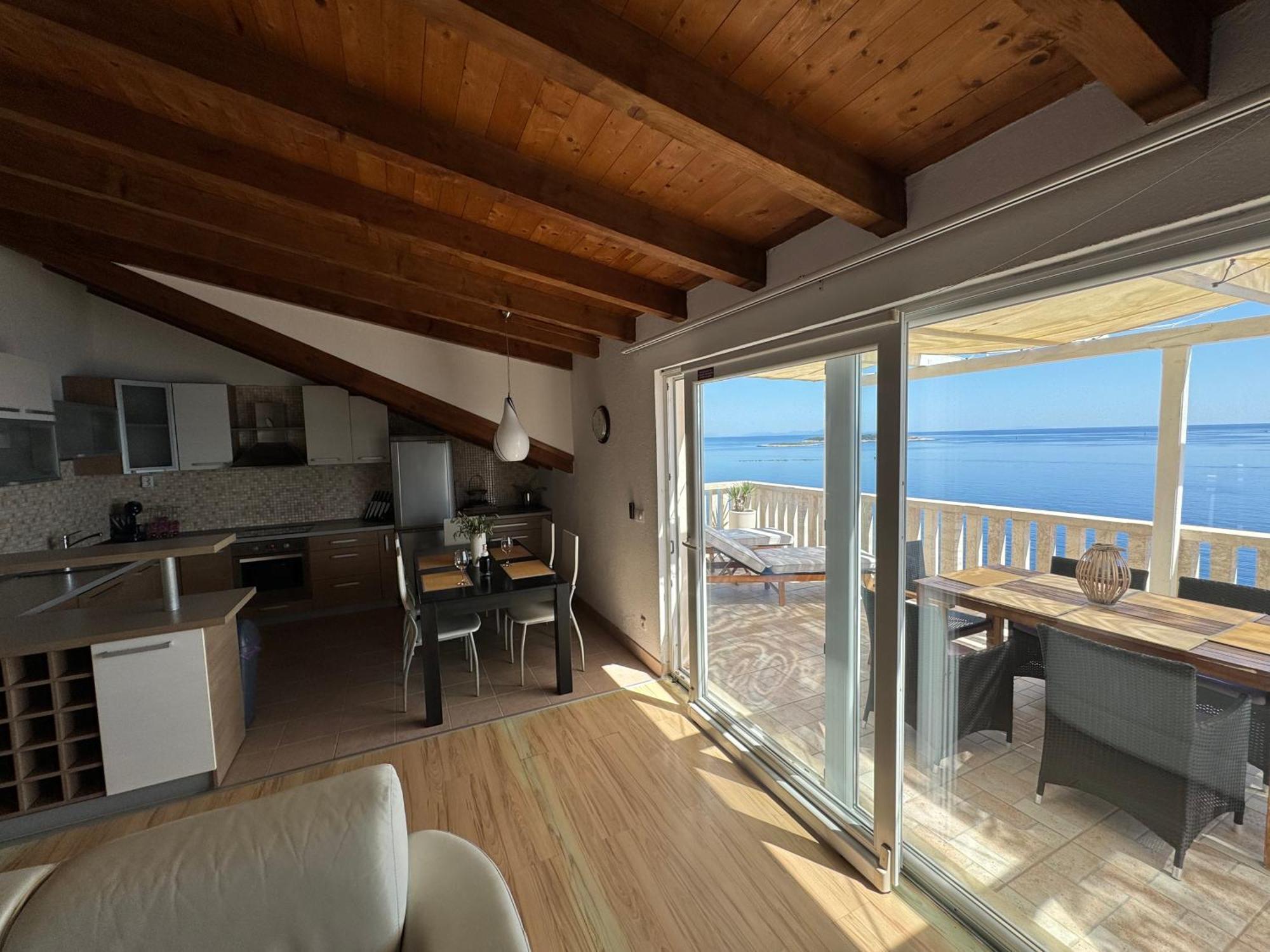 Apartman Island Vis