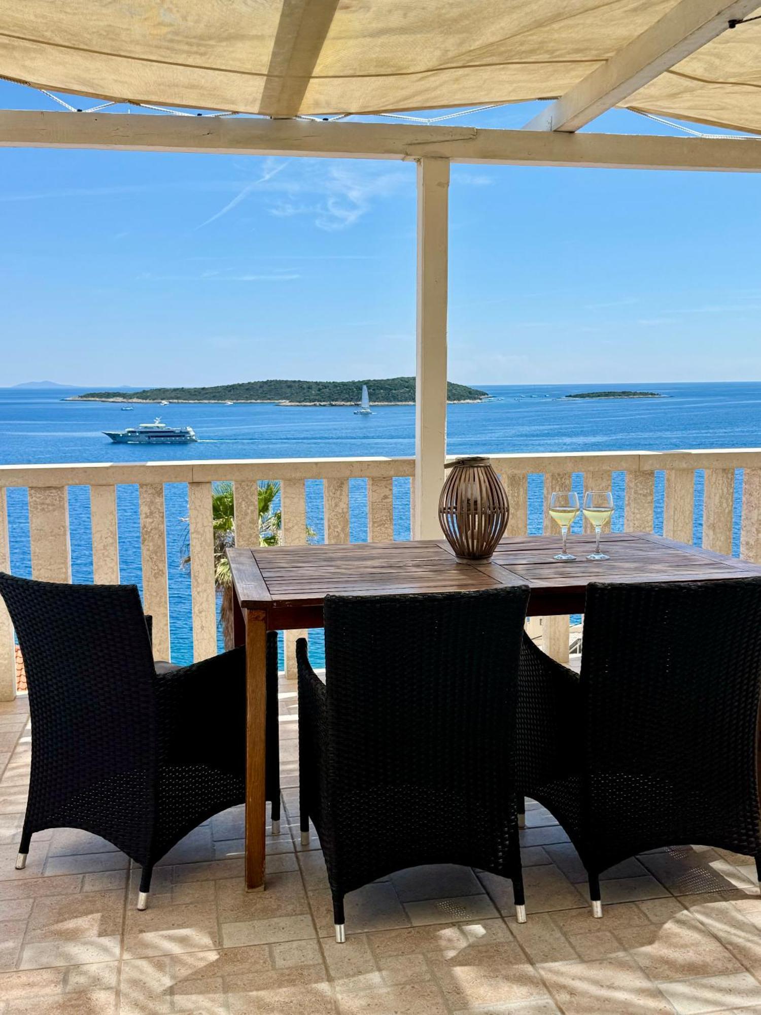 Apartman Island *
