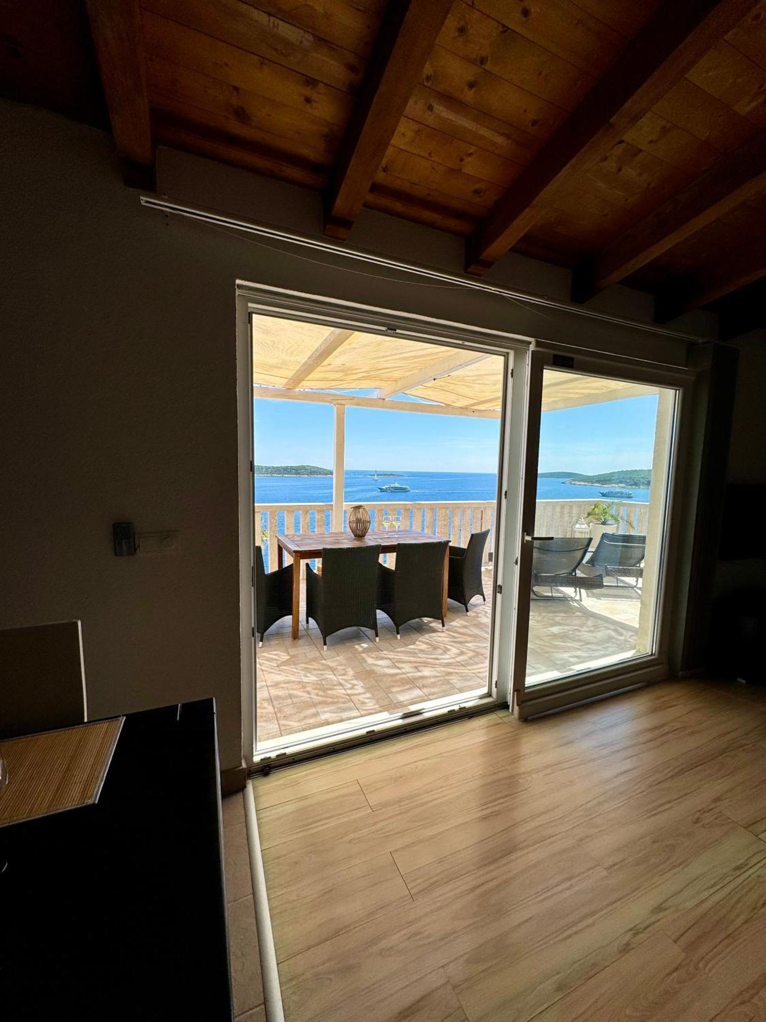 Apartman Island